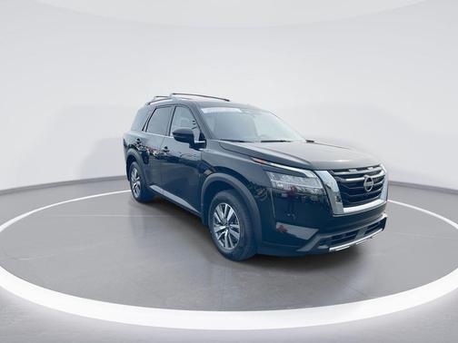 Super Black 2023 Nissan Pathfinder SL 4WD