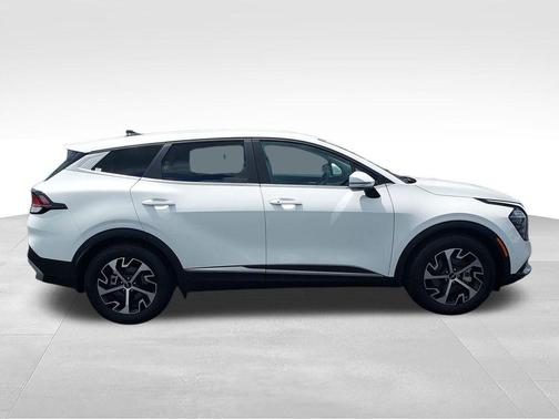 Glacial White Pearl 2024 Kia Sportage EX
