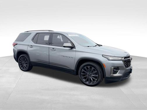 Sterling Gray Metallic 2023 Chevrolet Traverse RS
