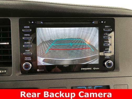 Blizzard Pearl 2018 Toyota Sienna XLE Premium