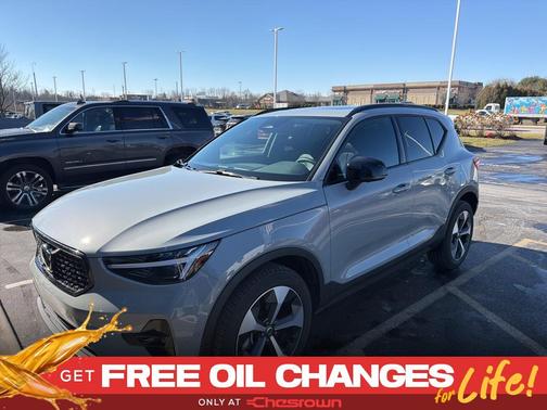 2026 Volvo XC40 Plus, B5 AWD Gas (mild hybrid), Dark