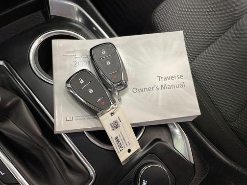 Mosaic Black Metallic 2021 Chevrolet Traverse LS