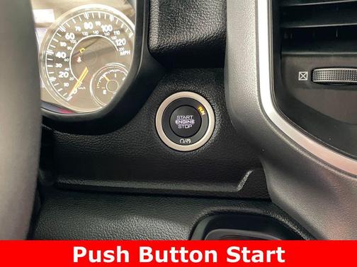 Diamond Black Crystal Pearlcoat 2025 RAM 1500 Big Horn/Lone Star