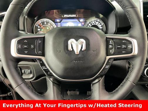 Diamond Black Crystal Pearlcoat 2025 RAM 1500 Big Horn/Lone Star