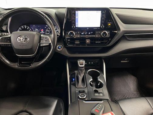 Celestial Silver Metallic 2021 Toyota Highlander XSE
