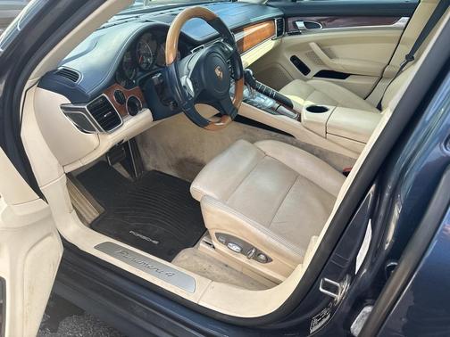 2012 Porsche Panamera 4