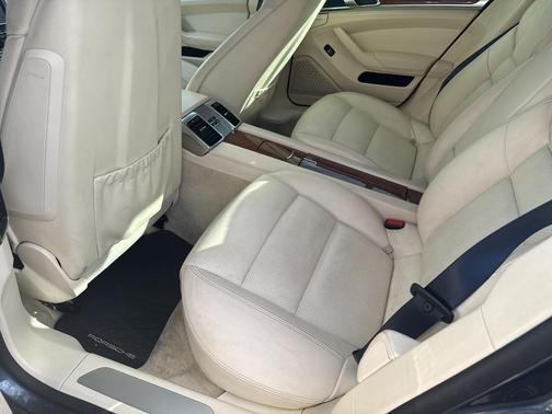 2012 Porsche Panamera 4