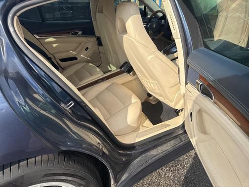2012 Porsche Panamera 4