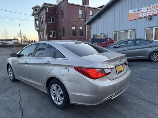 2011 Hyundai SONATA GLS