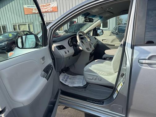 2011 Toyota Sienna LE