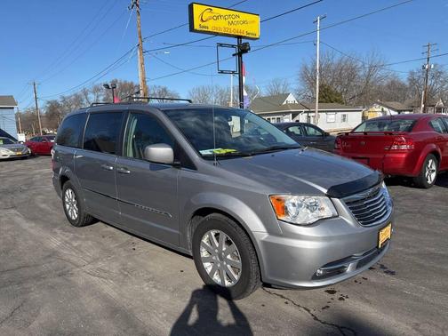 2016 Chrysler Town & Country Touring