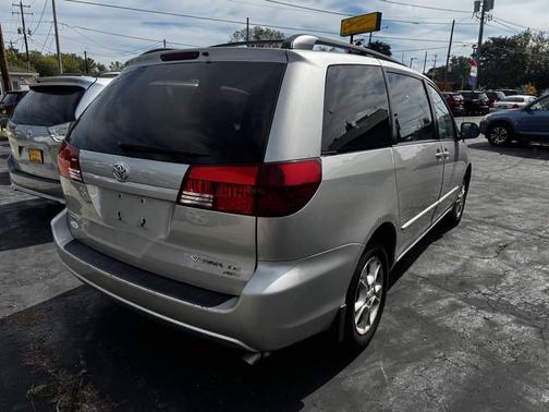 2005 Toyota Sienna LE