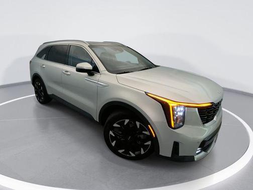 Ivory Silver 2026 Kia Sorento EX