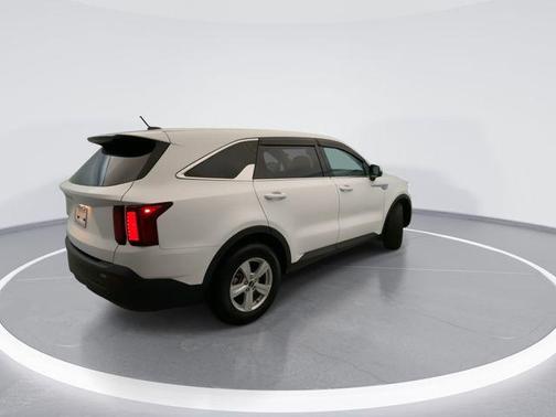 Glacial White Pearl 2023 Kia Sorento LX