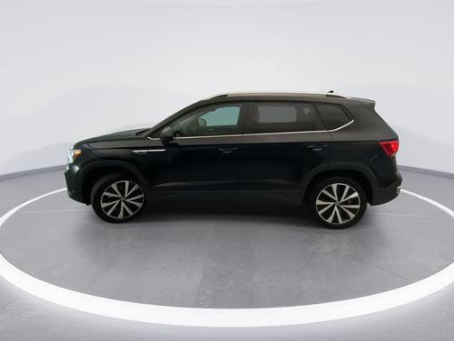 Deep Black 2024 Volkswagen Taos 1.5T SE