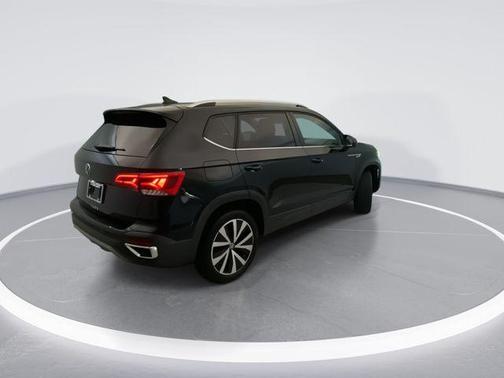 Deep Black 2024 Volkswagen Taos 1.5T SE