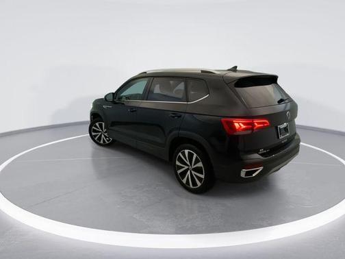Deep Black 2024 Volkswagen Taos 1.5T SE