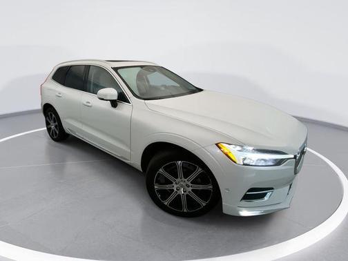 Crystal White Metallic 2021 Volvo XC60 T5 Inscription