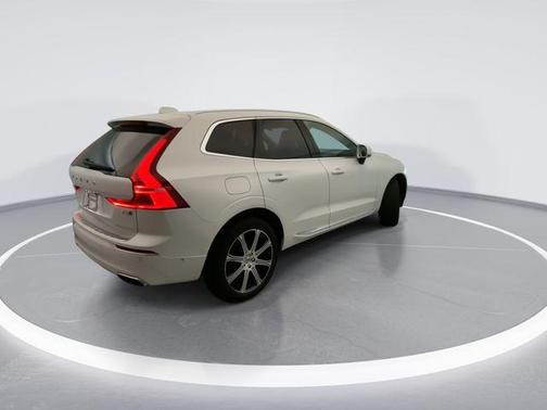 Crystal White Metallic 2021 Volvo XC60 T5 Inscription