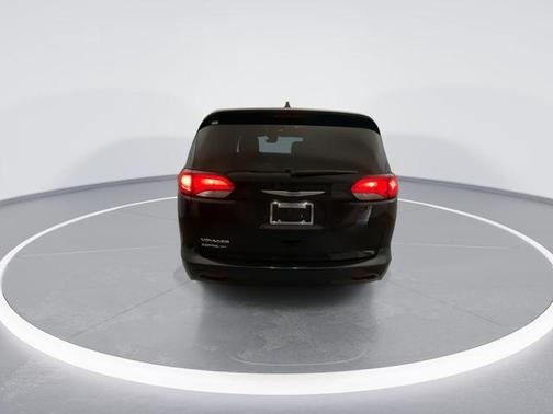 Brilliant Black Crystal Pearlcoat 2021 Chrysler Voyager LX