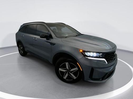 Everlasting Silver 2023 Kia Sorento S