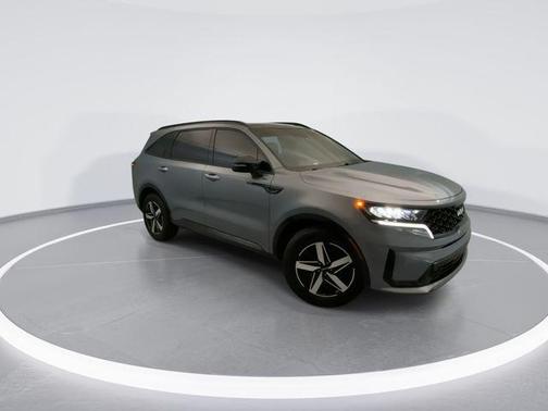 Everlasting Silver 2023 Kia Sorento S