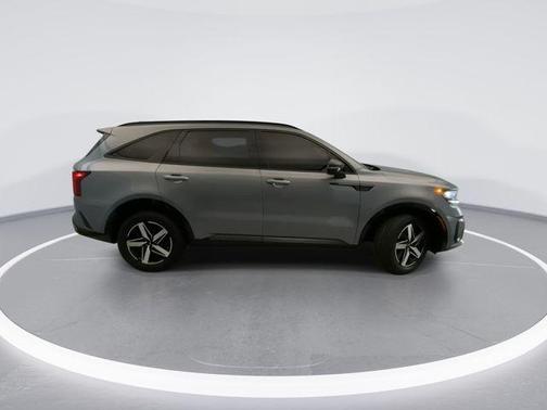 Everlasting Silver 2023 Kia Sorento S