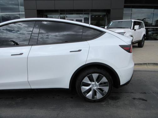 Pearl White Multi-Coat 2021 Tesla Model Y Long Range Dual Motor All-Wheel Drive