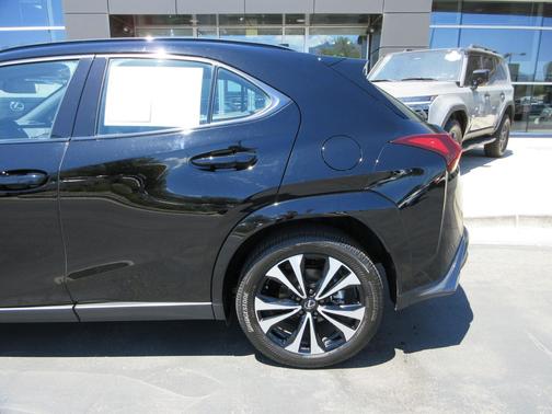 Obsidian 2025 Lexus UX 300h F SPORT Design