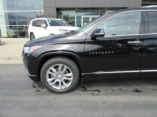 Mosaic Black Metallic 2018 Chevrolet Traverse High Country