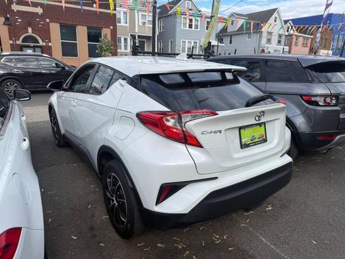 Blizzard Pearl 2021 Toyota C-HR LE