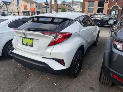 Blizzard Pearl 2021 Toyota C-HR LE