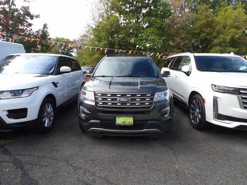 Gray 2017 Ford Explorer XLT