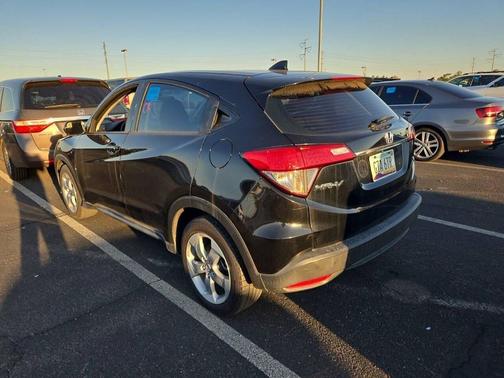 Crystal Black Pearl 2019 Honda HR-V LX
