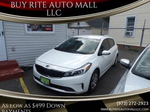 White 2017 Kia Forte LX