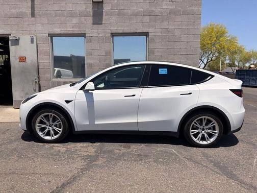 Pearl White Multi-Coat 2024 Tesla Model Y Long Range Dual Motor All-Wheel Drive
