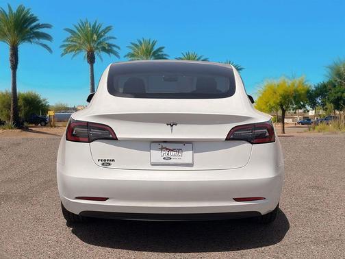 Pearl White Multi-Coat 2023 Tesla Model 3 Standard Range