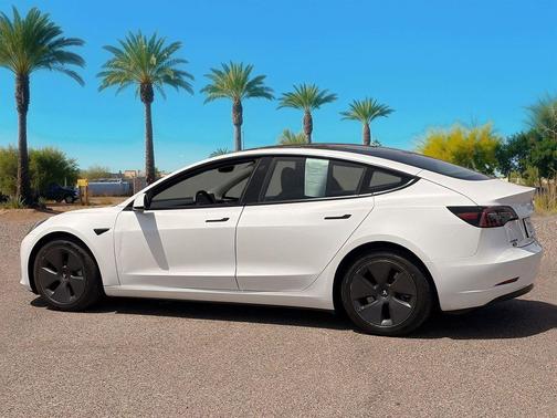 Pearl White Multi-Coat 2023 Tesla Model 3 Standard Range