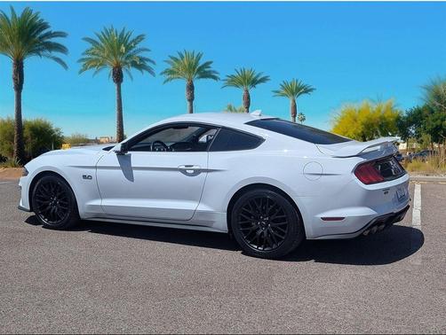 Oxford White 2022 Ford Mustang GT