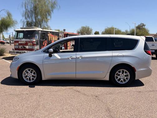 Silver Mist 2023 Chrysler Voyager LX