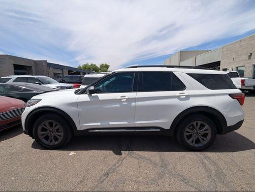 Star White Metallic Tri-Coat 2025 Ford Explorer Active