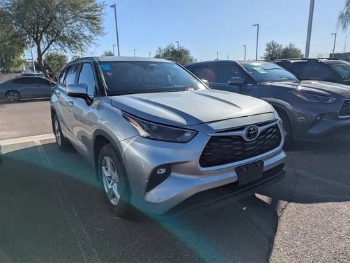 2024 Toyota Highlander LE