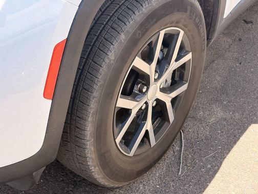 Bright White Clearcoat 2023 Jeep Grand Cherokee Limited