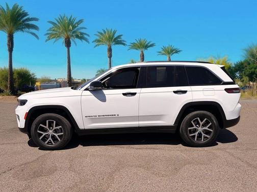 Bright White Clearcoat 2023 Jeep Grand Cherokee Limited