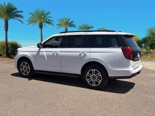 Oxford White 2025 Ford Expedition Active