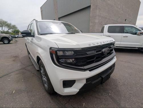 Oxford White 2025 Ford Expedition Active