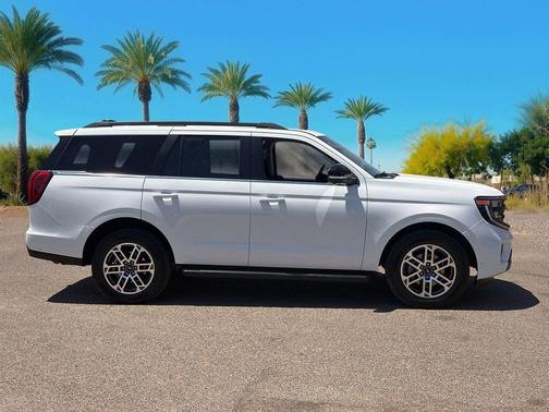 Oxford White 2025 Ford Expedition Active