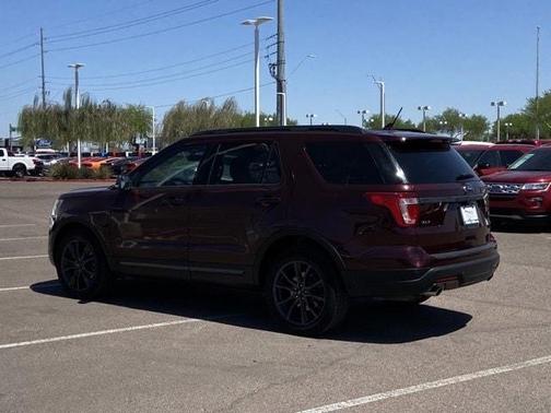 Photo 5 of 34 of 2018 Ford Explorer XLT