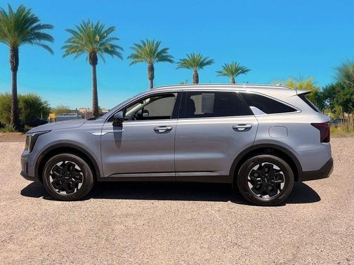 Everlasting Silver 2024 Kia Sorento S