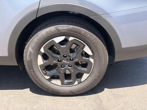 Everlasting Silver 2024 Kia Sorento S